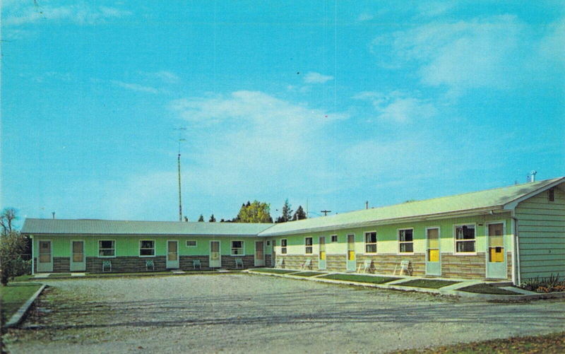 Lakeview Motel & Cottages (Wilsons Motel and Cottages) - Vintage Postcard